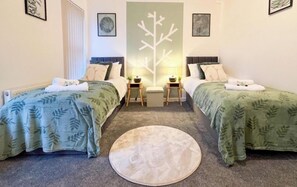 3 chambres, fer et planche à repasser, accès Internet, draps fournis