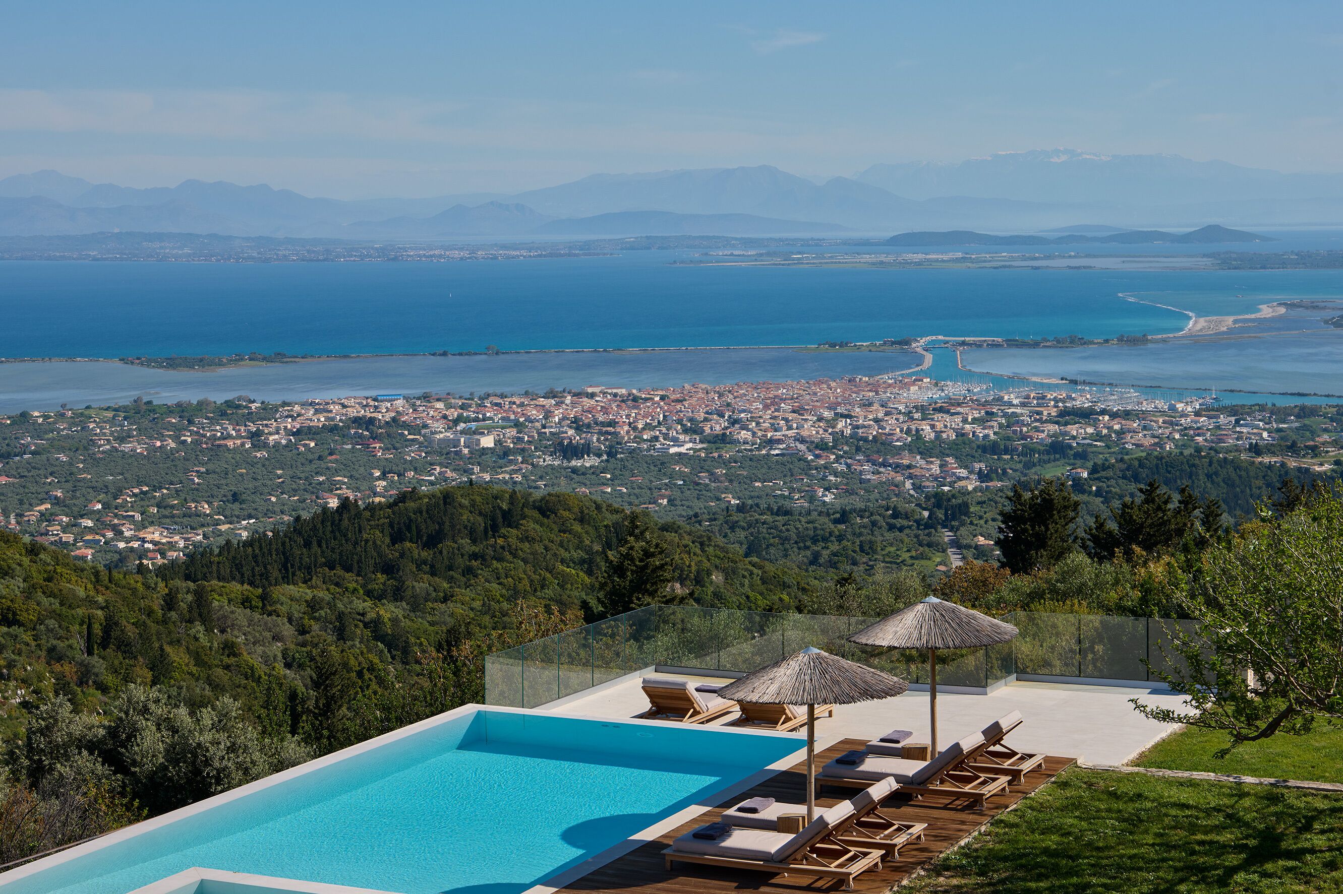 Luxury-Villa, eigener Pool, Meerblick | Terrasse/Patio