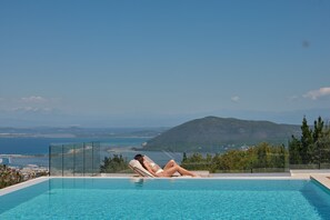 Luxe villa, privézwembad, uitzicht op zee | Terras