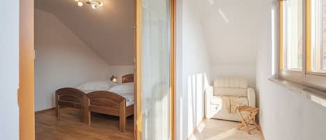 Chambre Standard, plusieurs chambres (Tourist Farm Logar - Room H5) | 1 chambre, Wi-Fi gratuit, draps fournis
