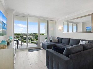 Smart TV - Fantastic-Updated 1 Bedroom Condo in Pristine Beachfront Complex-Sunrise Views (Marco Island)