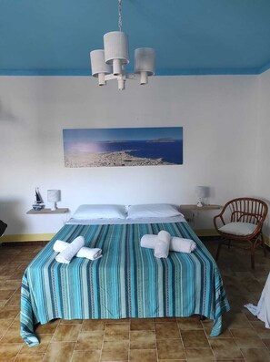5 bedrooms, WiFi, bed sheets