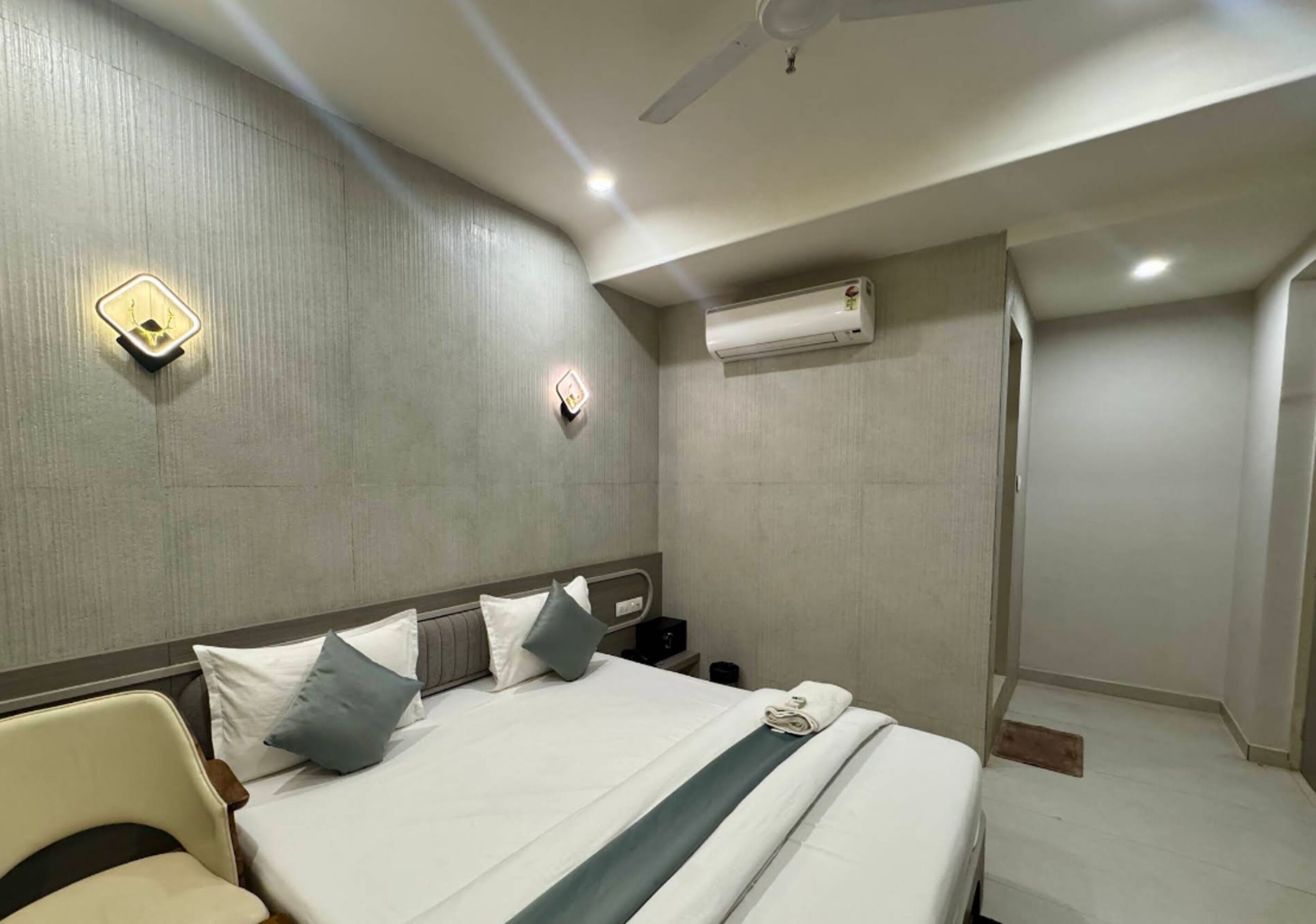 Deluxe Double Room, City View