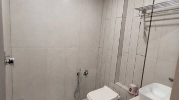 غرفة تننفيذية مزدوجة - منظر للمدينة | حمام