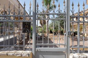 Exterior detail - Hilten Blue Wave Holiday Home 130m from Beach, Private Garden & Wi-Fi (Isola delle Femmine)