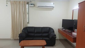 Royal Suite, City View | Living area - Hotel Tamilnadu Trichy (Tiruchirappalli)