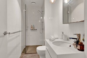 Bathroom - Lvl 42 City Views | 2B1B | Central CBD Location (Melbourne)