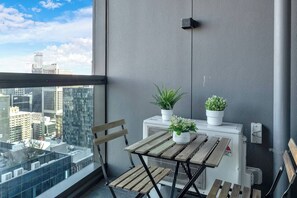 Outdoor dining - Lvl 42 City Views | 2B1B | Central CBD Location (Melbourne)
