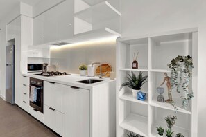 Private kitchen - Lvl 42 City Views | 2B1B | Central CBD Location (Melbourne)