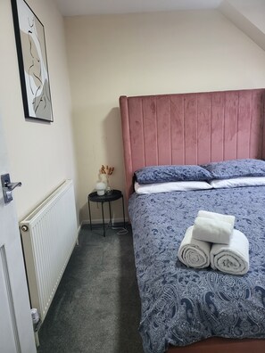 Room - 3-Bed Detached Home. Contractors & Families. Quiet cul-de-sac. Parking. (Wolverhampton)