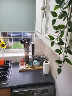 Interior - 3-Bed Detached Home. Contractors & Families. Quiet cul-de-sac. Parking. (Wolverhampton)