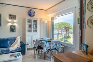 Living area - CASA CONCETTA - View with a balcony and a large window (Rapallo)