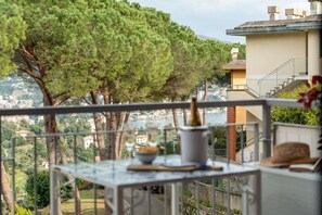 Property grounds - CASA CONCETTA - View with a balcony and a large window (Rapallo)
