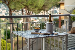 Outdoor dining - CASA CONCETTA - View with a balcony and a large window (Rapallo)