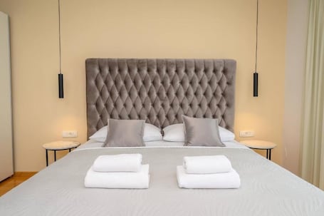 Deluxe Double Room, Balcony | In-room safe, desk, laptop workspace, blackout drapes. BOUTIQUE ROOMS KICAN