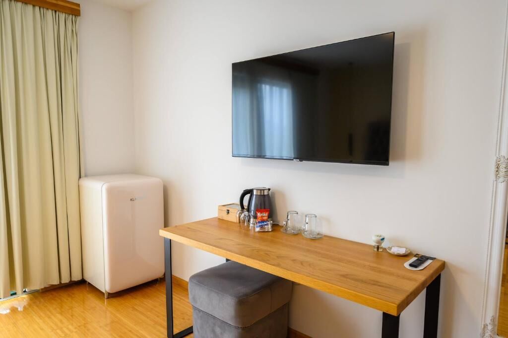 Deluxe Double Room, Balcony | Interior