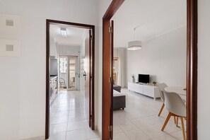 Interior - Apt. S. Lourenço Beachfront – No Sea View, Shared Pool, Balcony & Wi-Fi (Armação de Pêra)