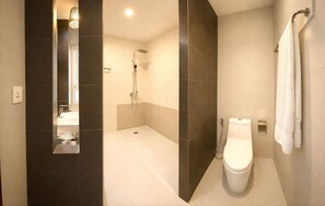 Bathroom - SON HOTEL & APARTMENT (Phnom Penh)