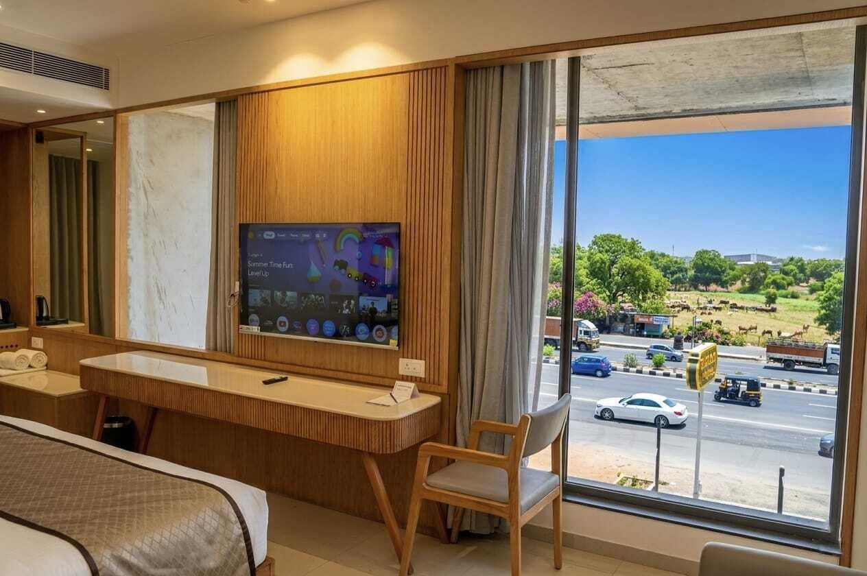 Minibar, desk, iron/ironing board, free WiFi