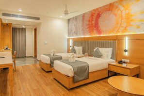 Habitación superior con 2 camas individuales | Escritorio, tabla de planchar con plancha y wifi gratis 