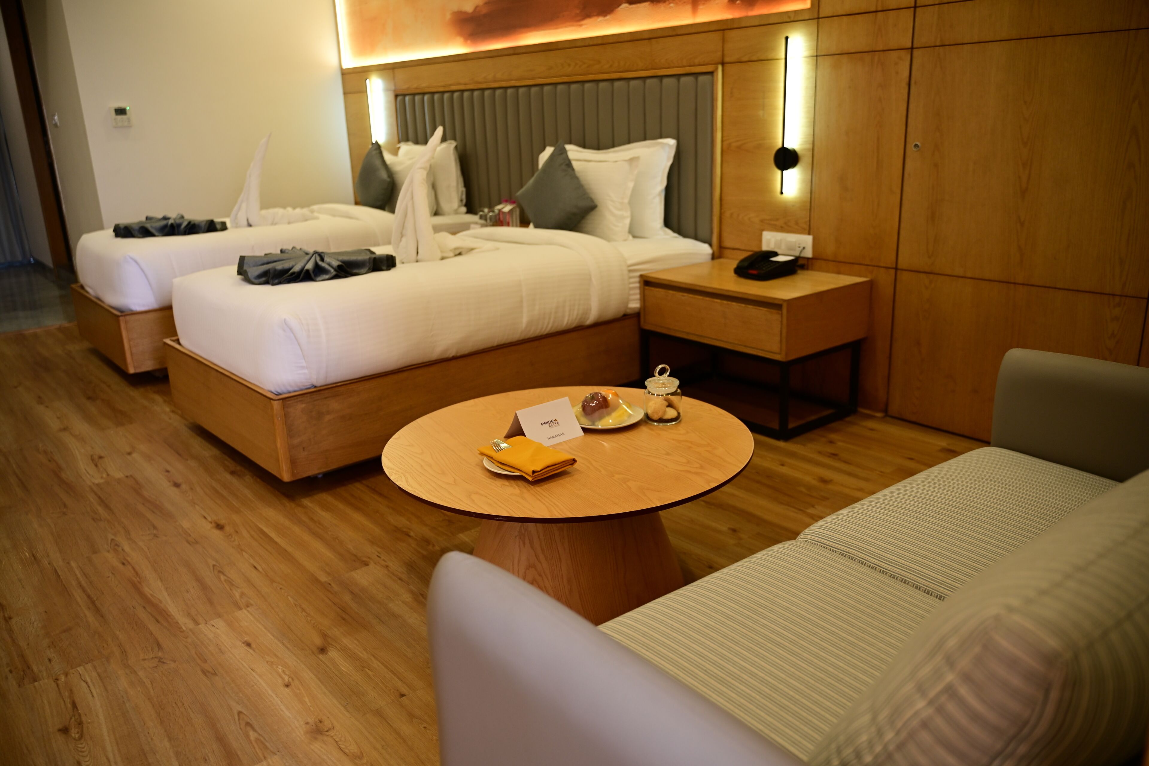 Habitación Premium con 2 camas individuales | Minibar, escritorio, tabla de planchar con plancha y wifi gratis 