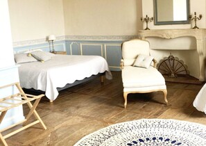 5 chambres, fer et planche à repasser, Wi-Fi, draps fournis