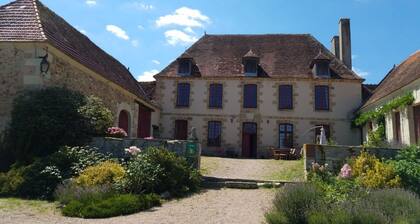 Gßte de charme Domaine des Glycines piscine chauffée Lussat Limousin 6-12 pers