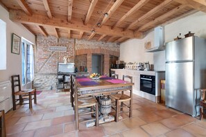 Private kitchen - Gîte du petit Bigot – Tranquility and Nature at the Foot of the Pyrenees (Saverdun)