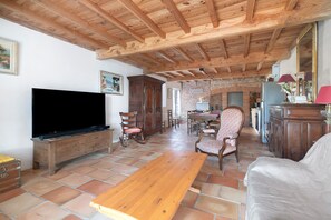 TV - Gîte du petit Bigot – Tranquility and Nature at the Foot of the Pyrenees (Saverdun)