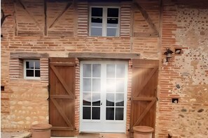 Exterior detail - Gîte du petit Bigot – Tranquility and Nature at the Foot of the Pyrenees (Saverdun)