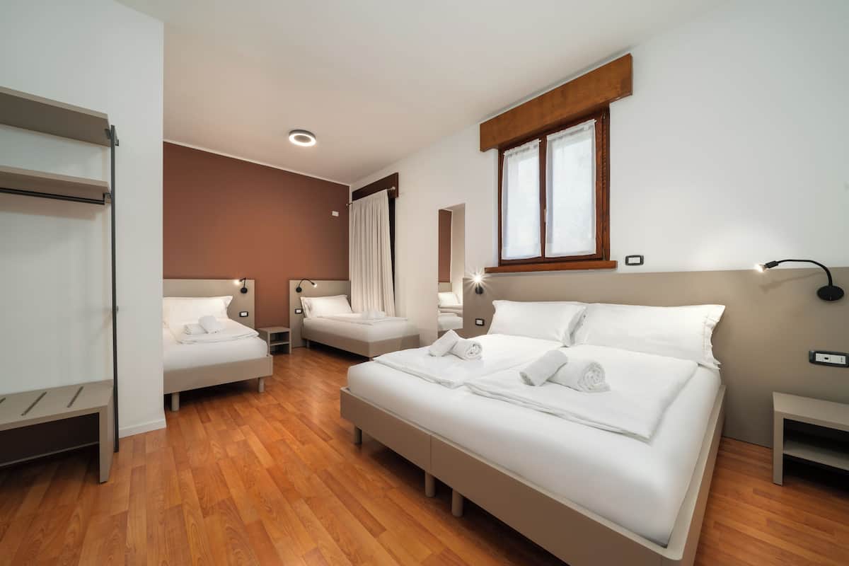 Quadruple Room | Minibar, in-room safe, desk, free WiFi