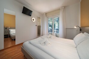 Double or Twin Room, Pool View | Minibar, in-room safe, desk, free WiFi - Park Hotel Ventus (Nago-Torbole)