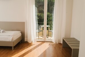 Double or Twin Room, Pool View - Park Hotel Ventus (Torbole)