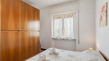 2 slaapkamers, een strijkplank/strijkijzer, wifi, beddengoed