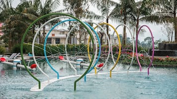 Kolam renang terbuka, kerusi lepak pantai