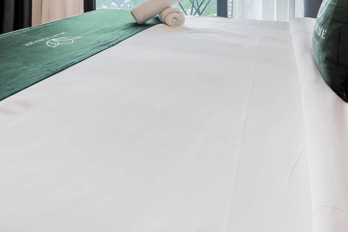Studio – deluxe, 1 queensize-seng, balkong | Blendingsgardiner, strykejern/-brett og wi-fi (inkludert)