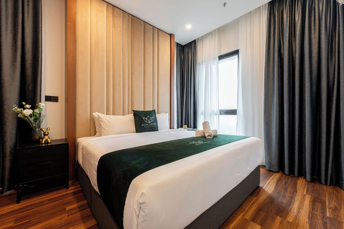 Suite – deluxe, 2 soverom, balkong | Blendingsgardiner, strykejern/-brett, wi-fi (inkludert) og sengetøy