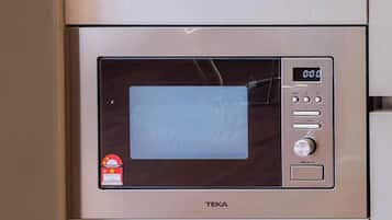 Premier Suite, 1 King Bed, Balcony | Private kitchen