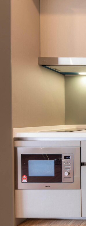 Premier Suite, 1 King Bed, Balcony | Private kitchen - Antharas 1 Premier Suites Genting (Genting Highlands)