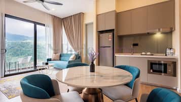 Premier Suite, 2 Bedrooms, Balcony | Private kitchenette