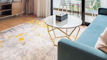 Deluxe Suite, 2 Bedrooms, Balcony | Living area