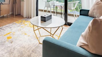 Premier Suite, 2 Bedrooms, Balcony | Ruang tamu