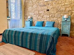 1 bedroom, bed sheets - Mimo’s Room (Imperia)