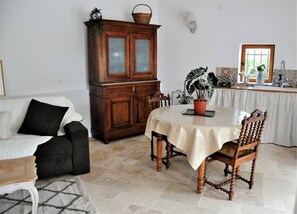 Living area - L' Atelier (Cornillon)