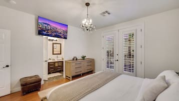 3 bedrooms, in-room safe, iron/ironing board, free WiFi