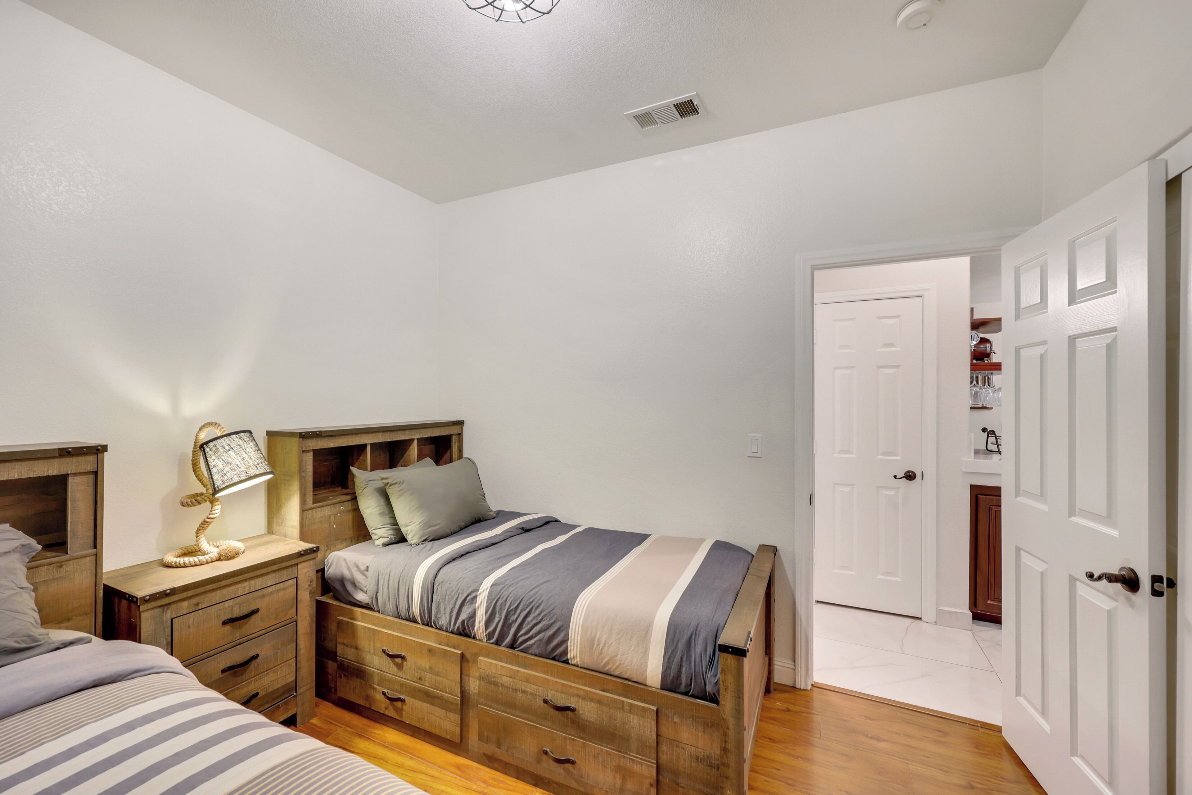 3 bedrooms, in-room safe, iron/ironing board, free WiFi