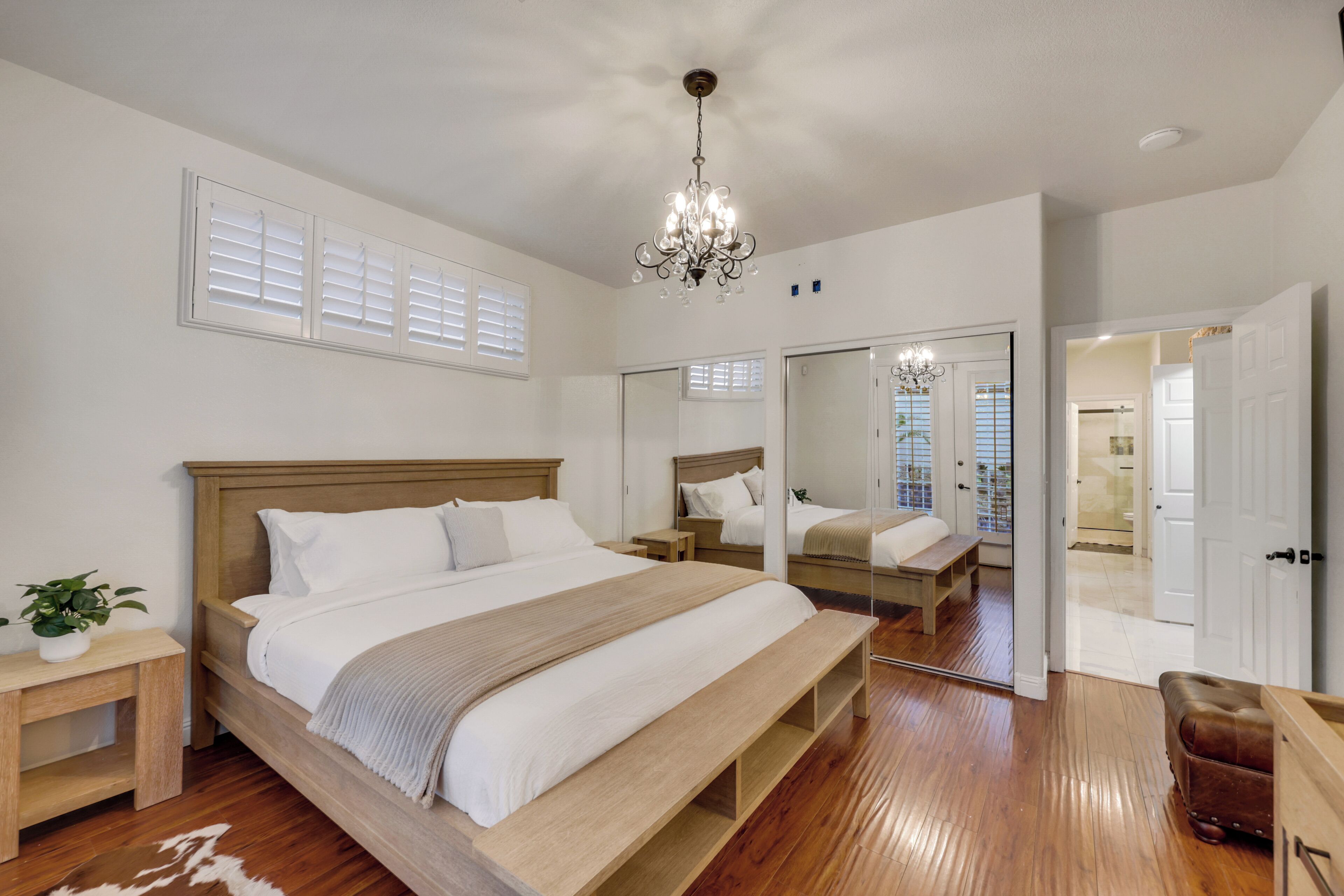 3 bedrooms, in-room safe, iron/ironing board, free WiFi