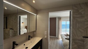 4 bedrooms, WiFi, bed sheets