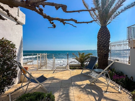 Terrace/patio. Waterfront Villa CapCode in Sainte-Maxime