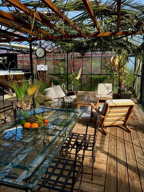 Outdoor dining - Vrbo Property (Pléhédel)